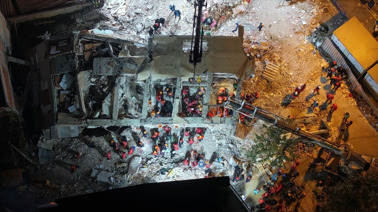 Kocaeli'de Çöken Bina: 4 Aile Ferdi Hayatını Kaybetti