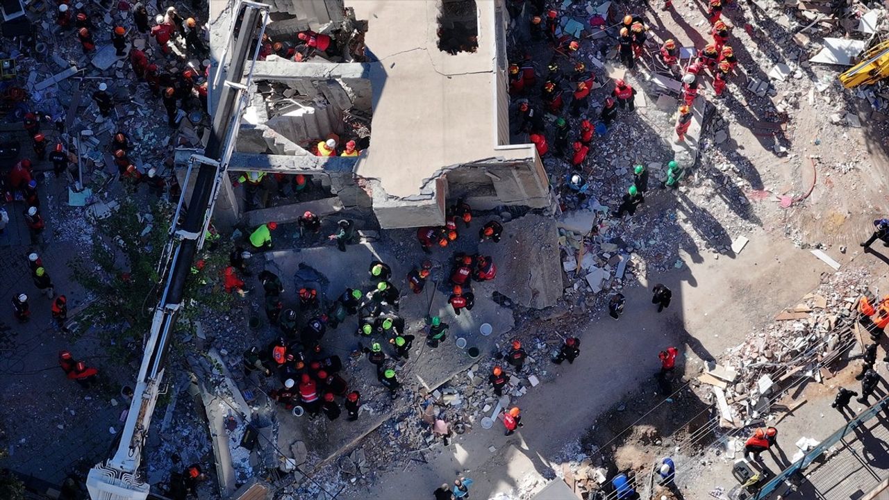 Kocaeli'de Çöken Binanın Etraftaki Ailelere Destek