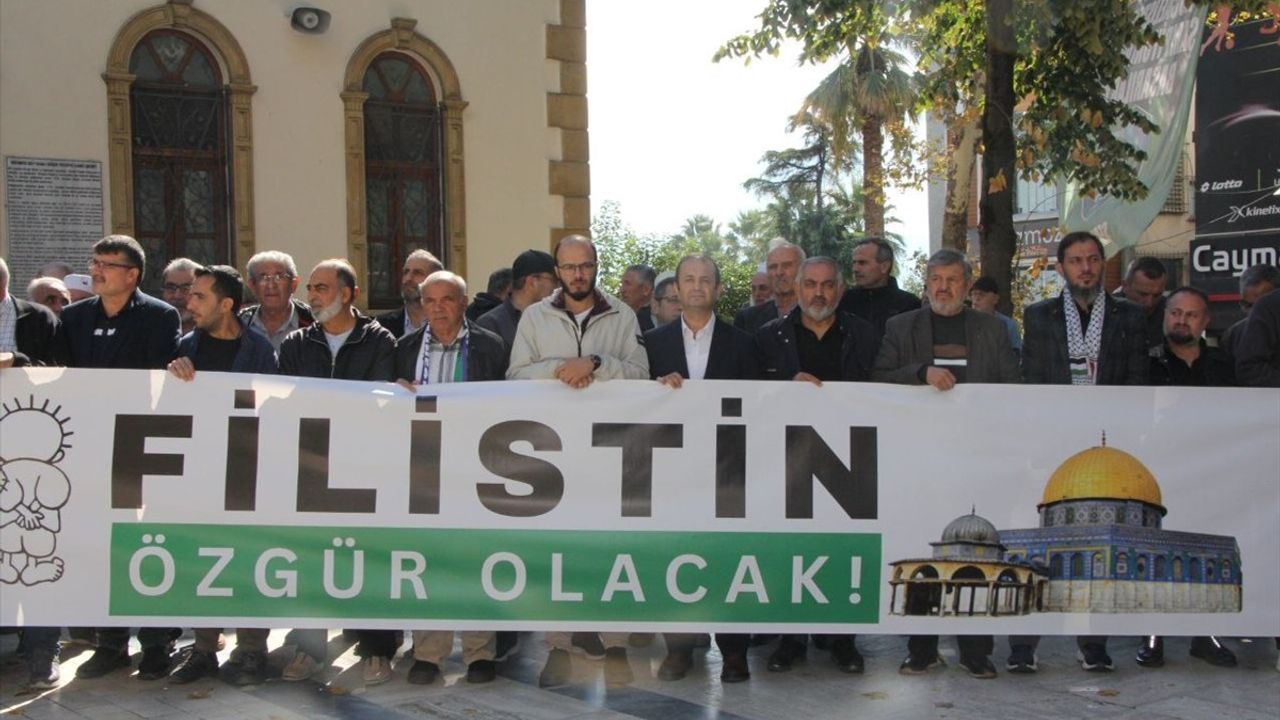 Kocaeli'de İsrail'in Özgürlük Filosu'na Saldırısına Tepki