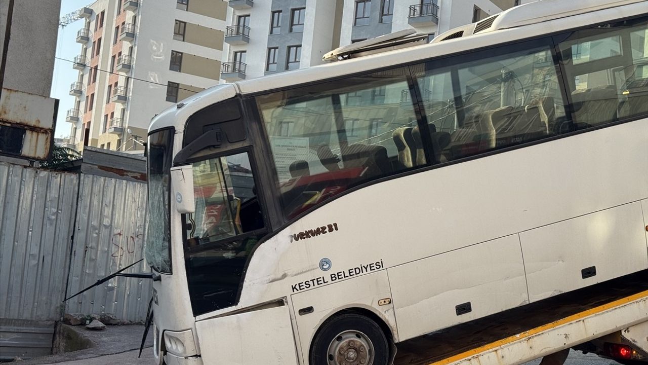 Kocaeli'de Midibüs Kazası: 7 Yaralı