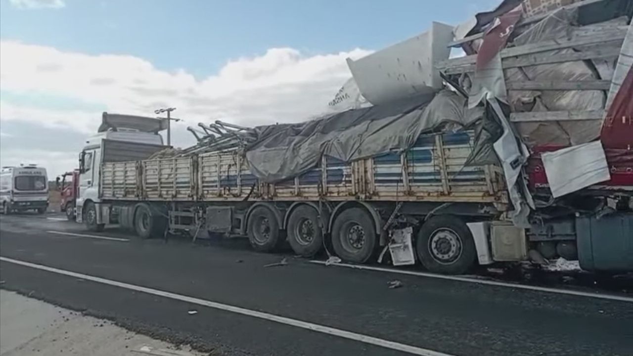 Konya'da Feci Trafik Kazası: 1 Ölü, 3 Yaralı