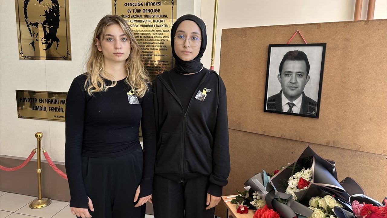 Konya'da Kazada Hayatını Kaybeden Öğretmen İçin Yas Tutuluyor