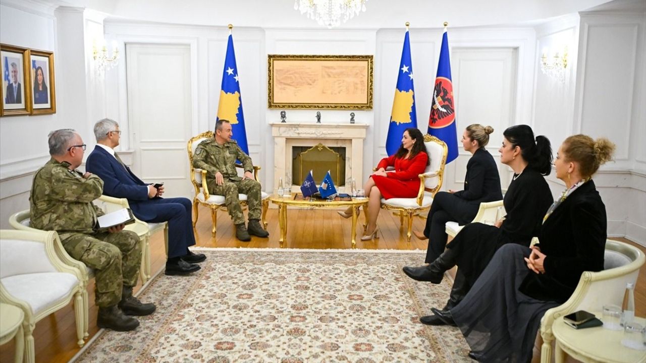 Kosova Cumhurbaşkanı Osmani, KFOR Komutanı Ulutaş'ı Kabul Etti