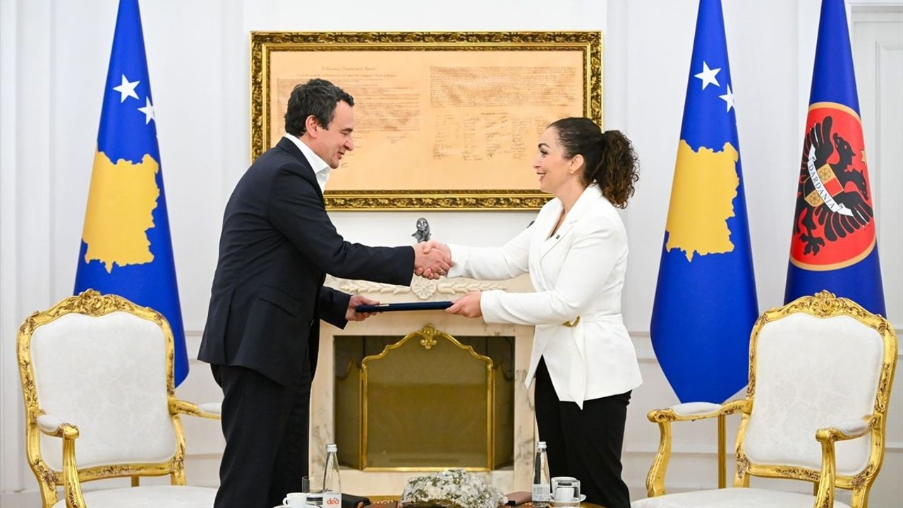 Kosova'da Hükümet Kurma Yetkisi Albin Kurti'ye Verildi