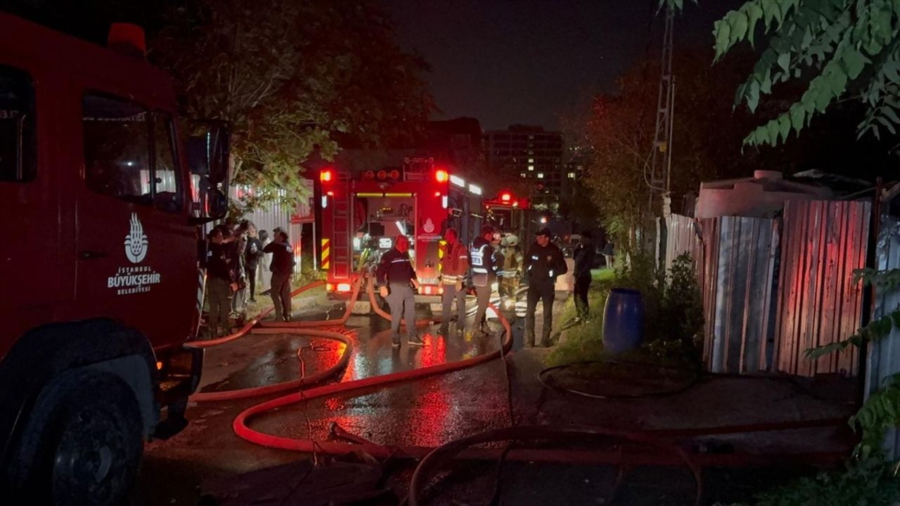 Küçükçekmece'deki Halı Yıkama Atölyesinde Yangın Kontrol Altına Alındı