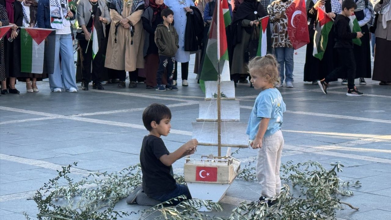 Küresel Sumud Filosu Aktivistleri Alanya'da Karşılandı