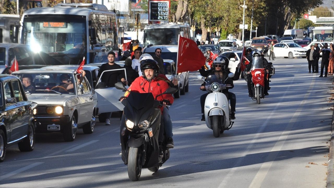 Kütahya'da Cumhuriyet Korteji Coşkusu