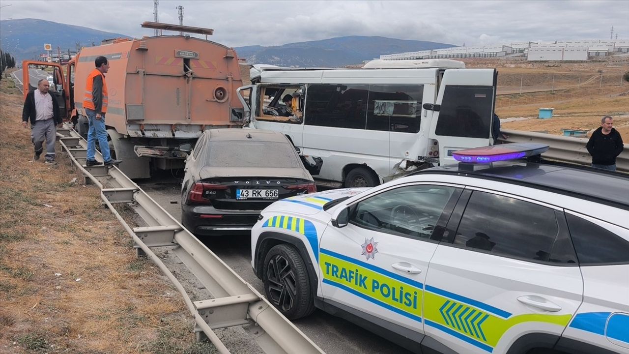Kütahya'da Feci Kaza: Karavan Sürücüsü Hayatını Kaybetti