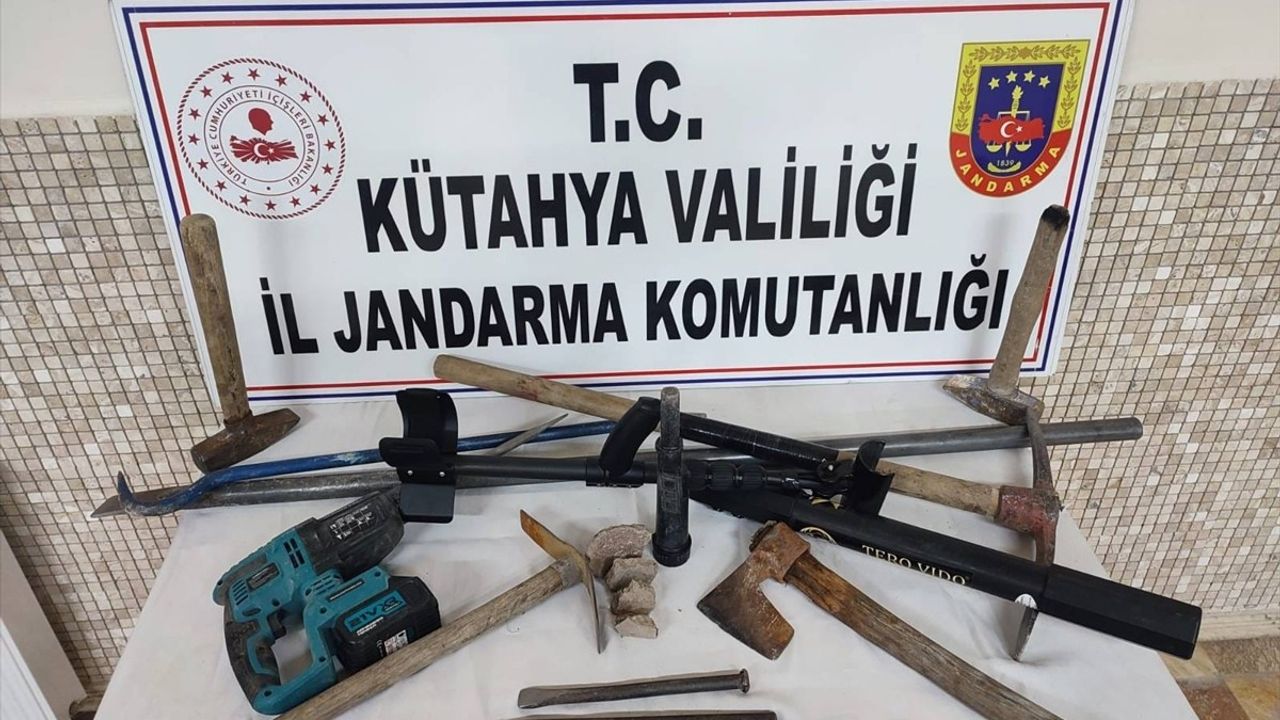 Kütahya'da Kaçak Kazı Operasyonu: 9 Şüpheli Yakalandı