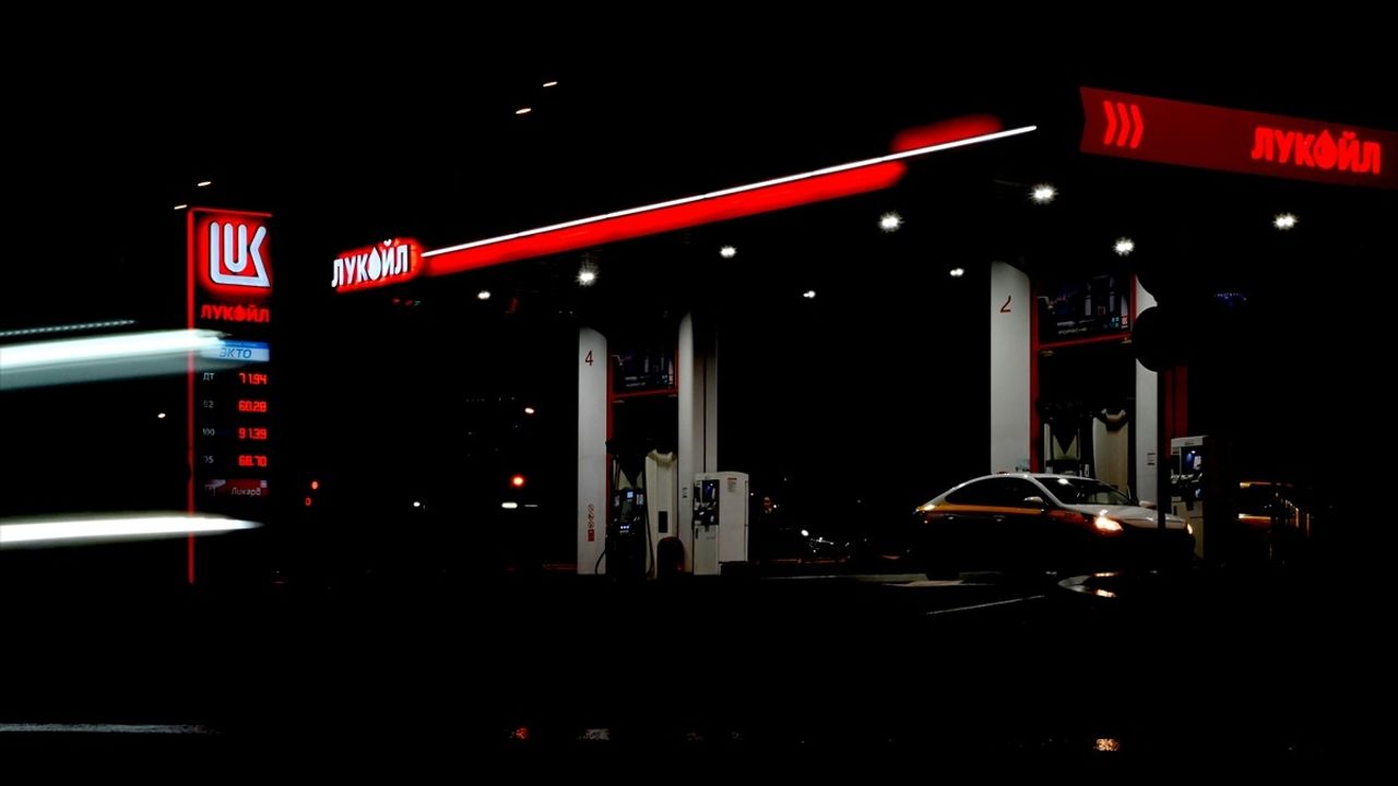Lukoil, Uluslararası Varlıklarını Gunvor'a Satıyor