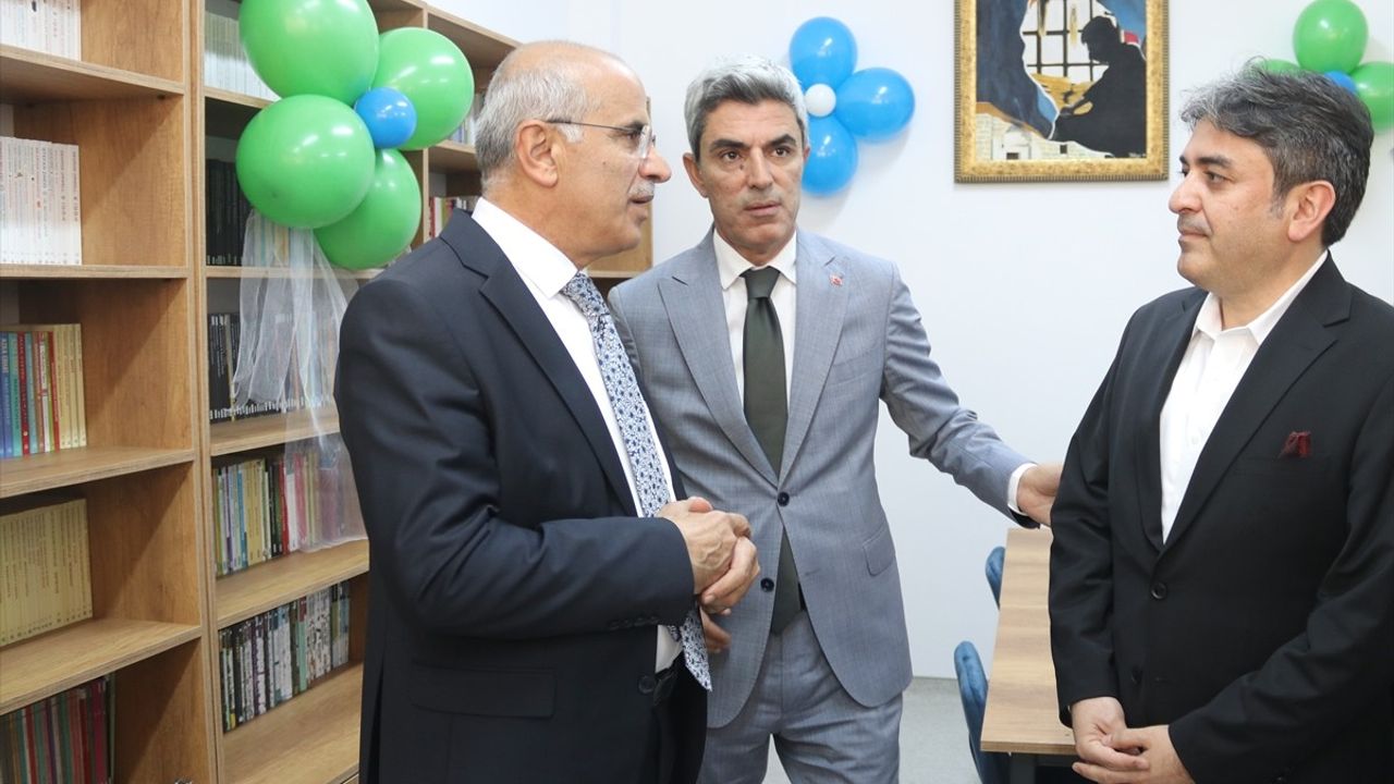 Malatya'da Depremzede Öğrencilere Destek Kütüphanesi Açıldı