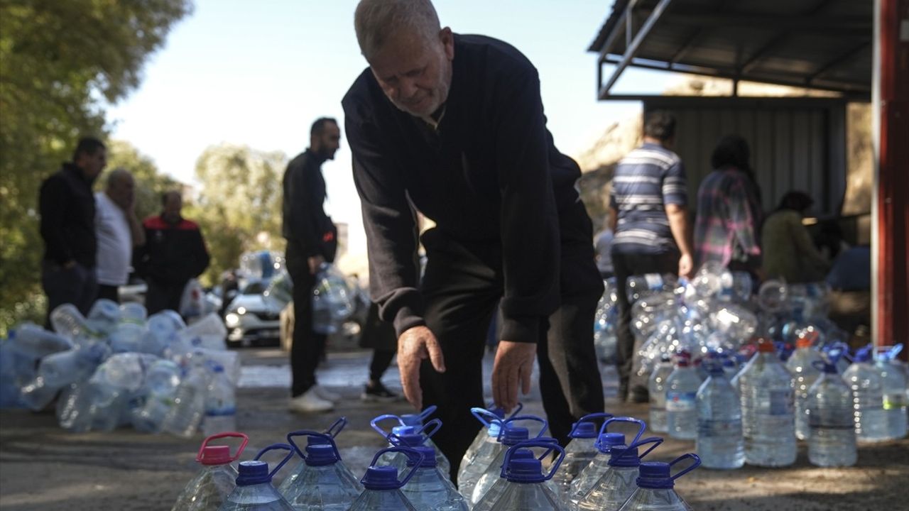 Mamak'ta Su Kesintisi: Vatandaşlar Çeşmelerden Su Temin Ediyor