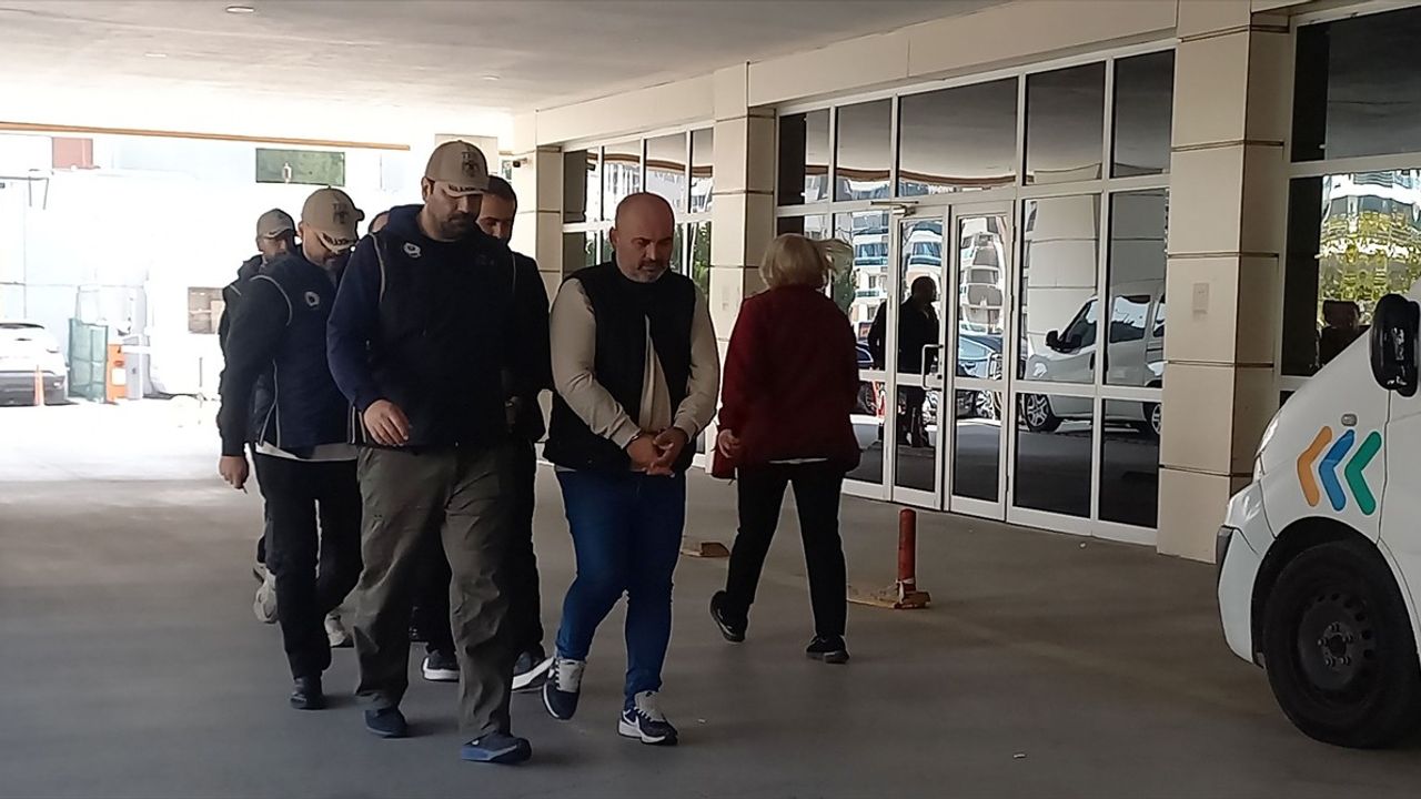 Manisa'da FETÖ Operasyonu: 3 Kişi Tutuklandı