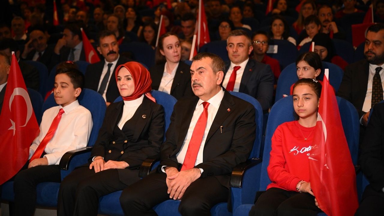 MEB'den 'Köklü Geçmişten Güçlü Cumhuriyete' Yarışması Ödül Töreni