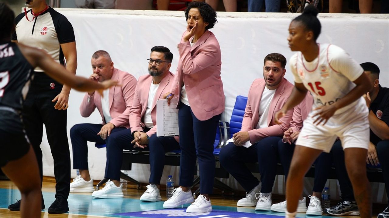 Meme Kanseri Farkındalığı İçin Pembe Ceket Uygulaması