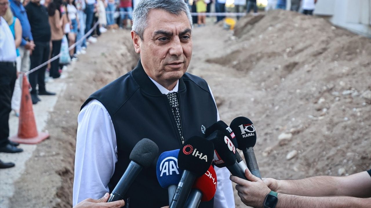 Mersin'de Fin Balinası İskeletinin Bilimsel Kazısı