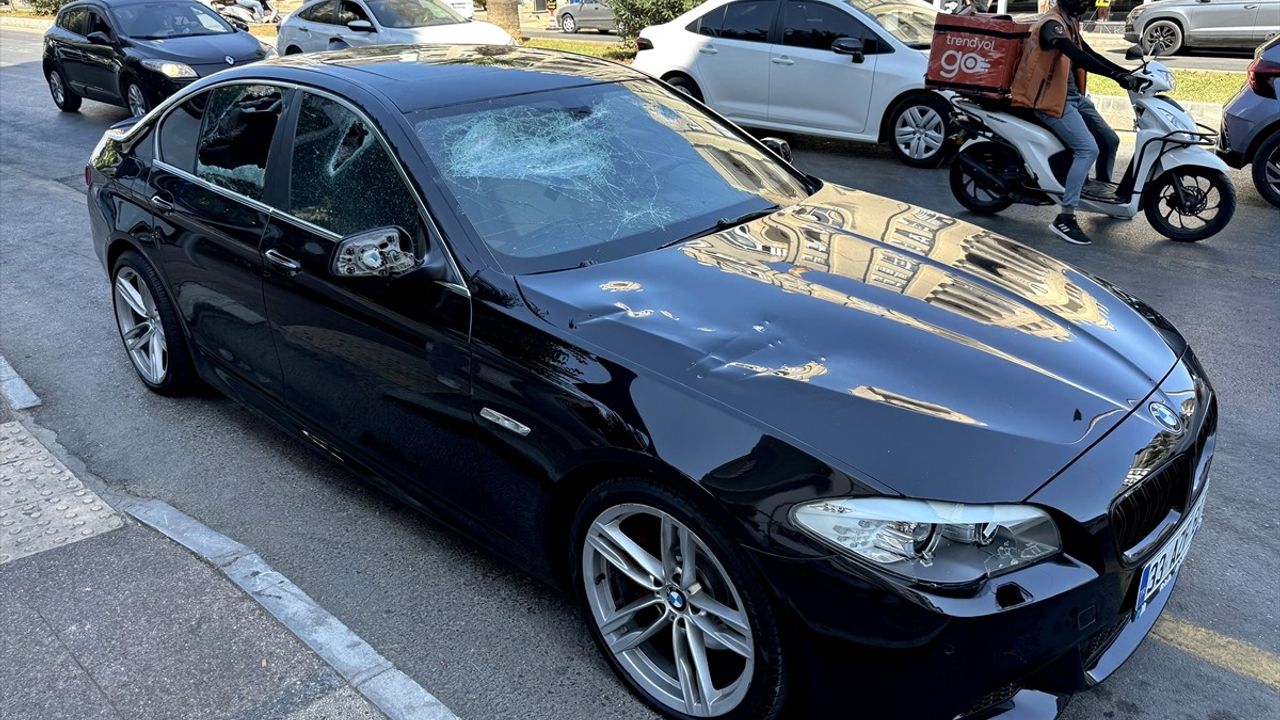 Mersin'de Tartışma Sonucu Otomobile Zarar Veren 5 Şüpheli Yakalandı