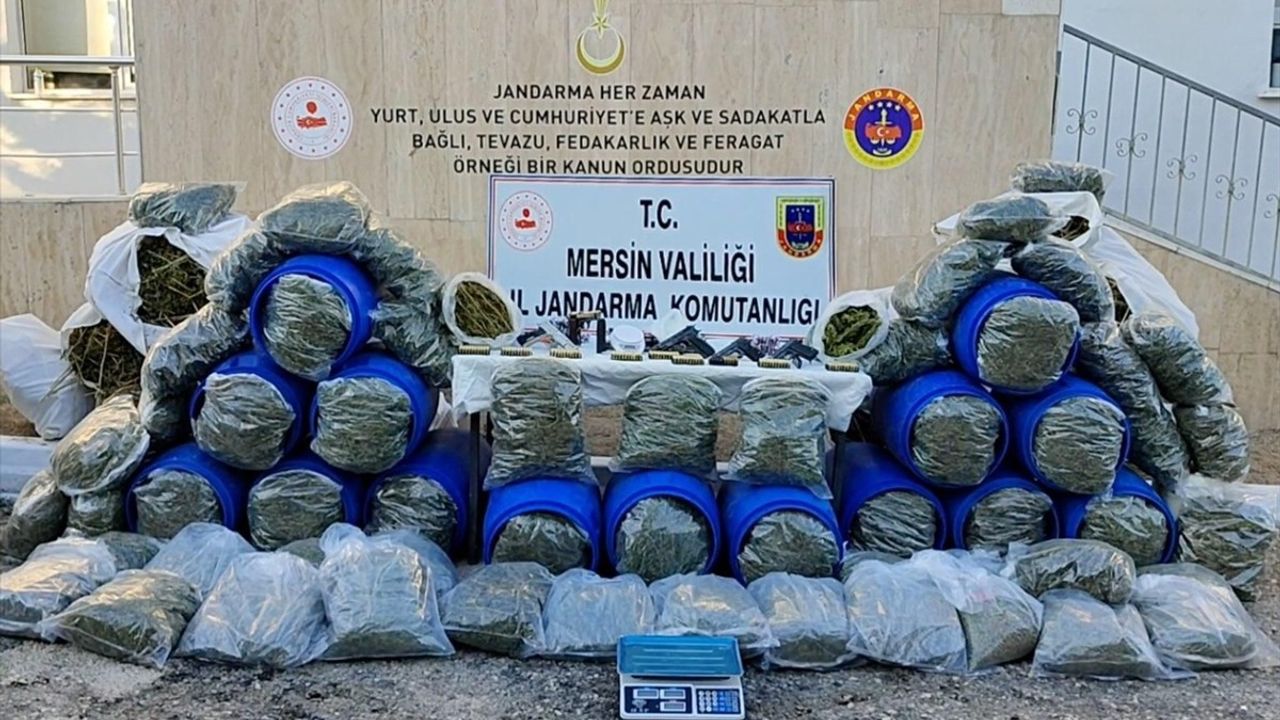 Mersin'de Uyuşturucu Operasyonu: 220 Kilogram Esrar ve 1 Kilogram Kokain Ele Geçirildi