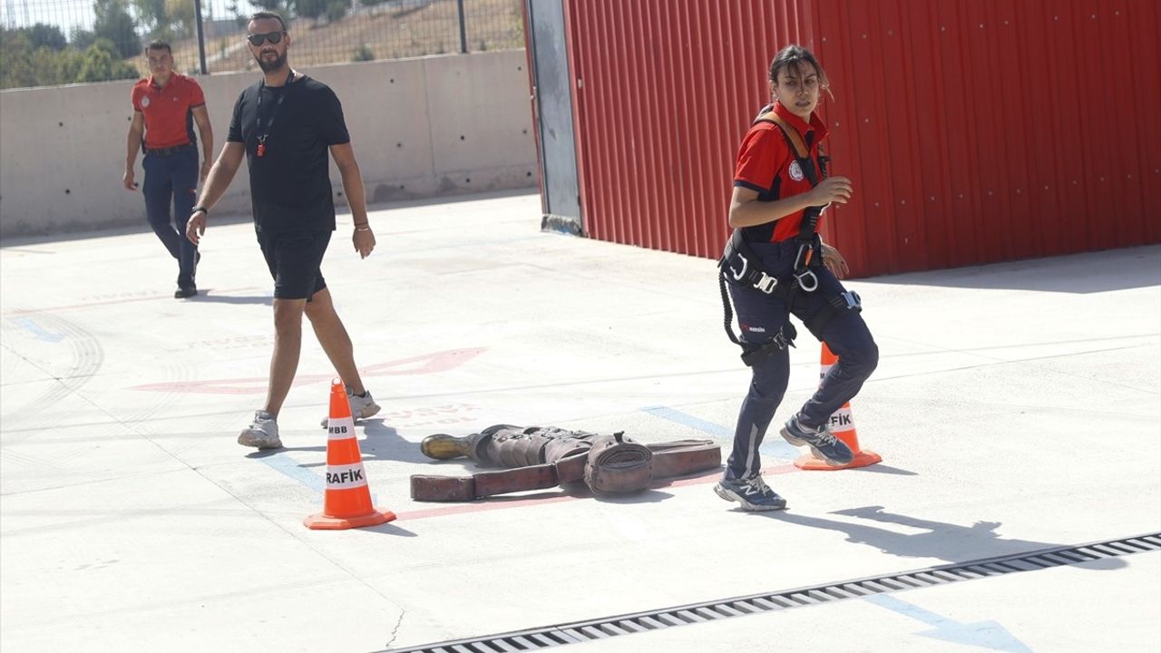 Mersin'in Kadın İtfaiyecileri Afetlere Hazırlanıyor