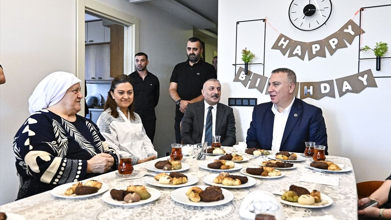 MHP Genel Başkan Yardımcısı İzzet Ulvi Yönter Maltepe ve Sancaktepe'de Temaslarda Bulundu