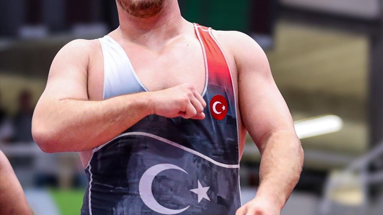 Milli Güreşçiler Sırbistan'da Madalya Kazandı