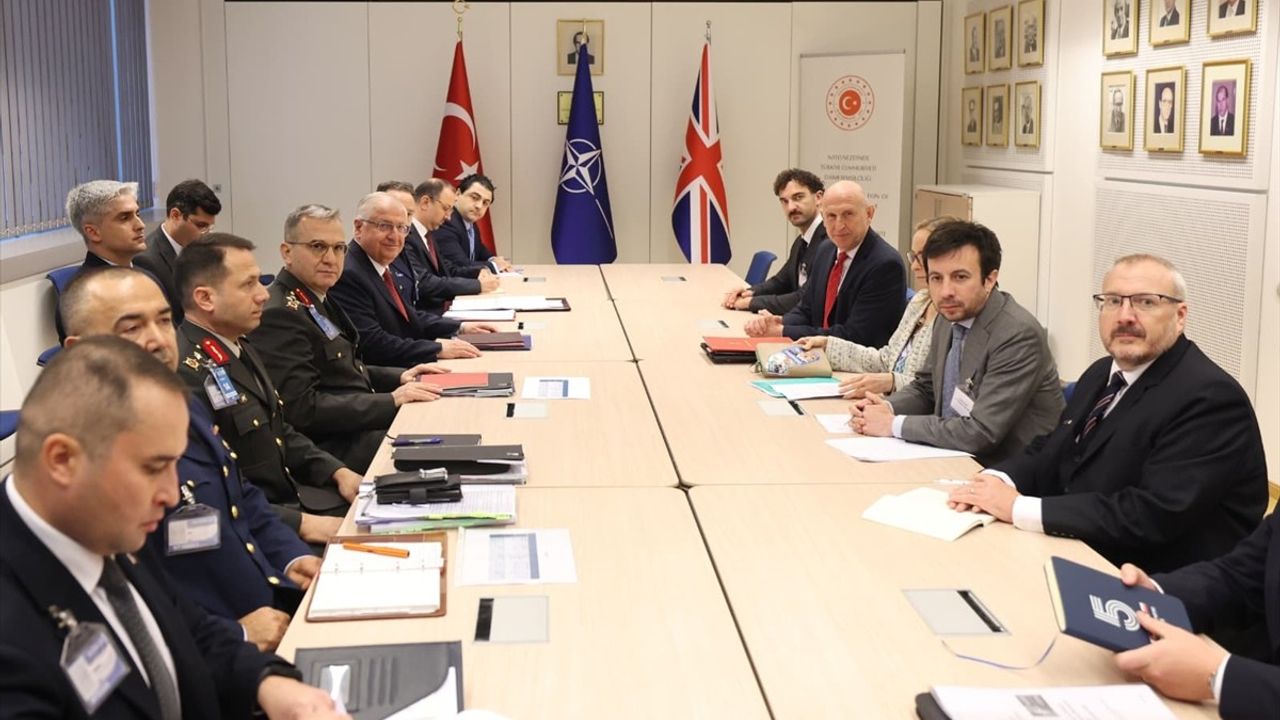 Milli Savunma Bakanı Güler, İngiltere Savunma Bakanı Healy ile Bir Araya Geldi
