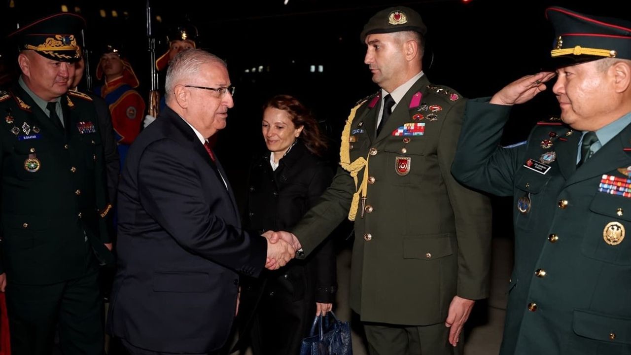 Milli Savunma Bakanı Güler, Moğolistan'da Resmi Törende Ağırlandı