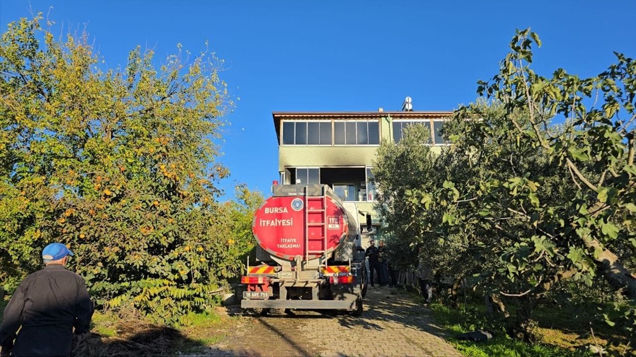 Mudanya'da Ev Yangını: Yaşlı Çift Hastaneye Kaldırıldı