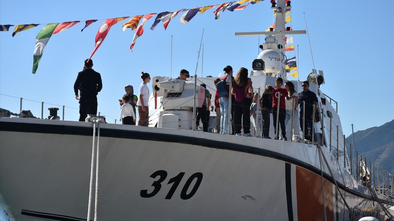 Muğla'da 29 Ekim Bayramı Kutlamalarında Askeri Gemiler ve Botlar Ziyarete Açıldı
