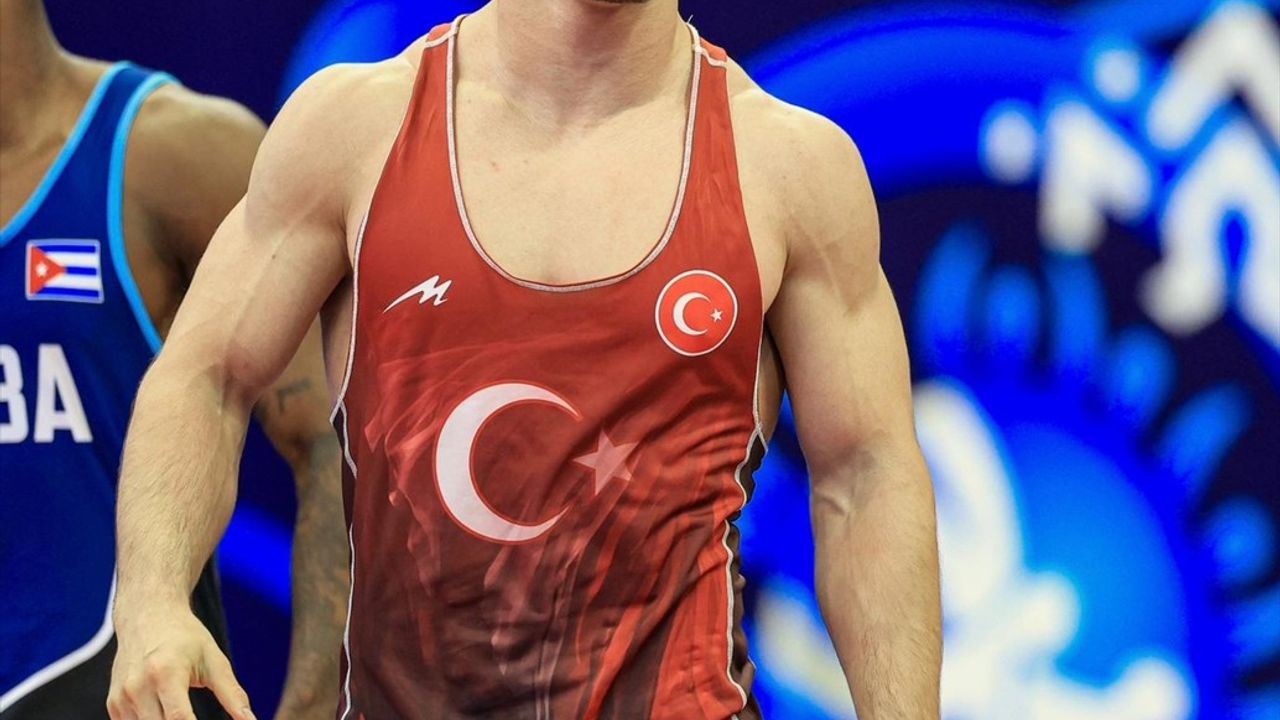 Muhammed Halit Özmuş Dünya 23 Yaş Altı Şampiyonası'nda Gümüş Madalya Kazandı