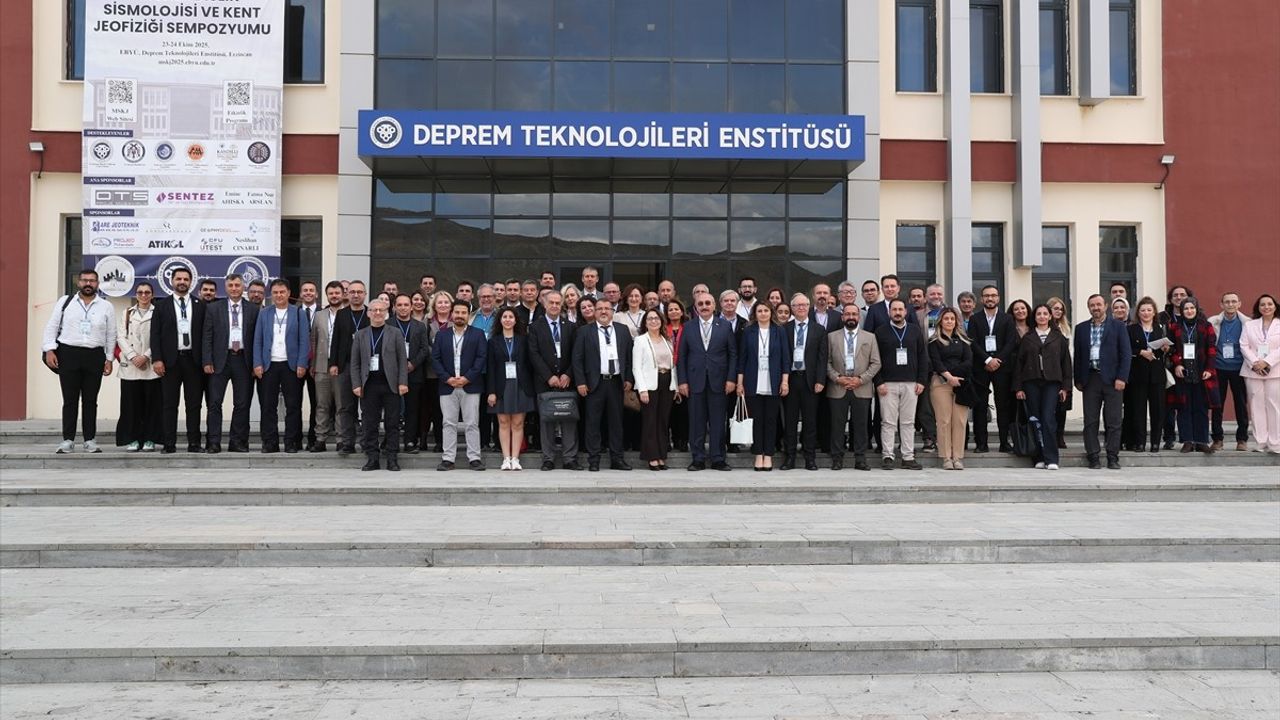 Mühendislik Sismolojisi ve Kent Jeofiziği Sempozyumu Erzincan'da Başladı