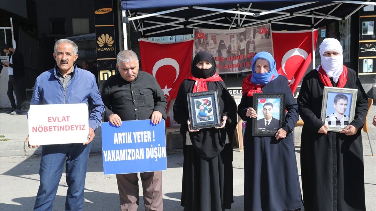 Muş'ta Ailelerin Evlat Nöbeti Devam Ediyor