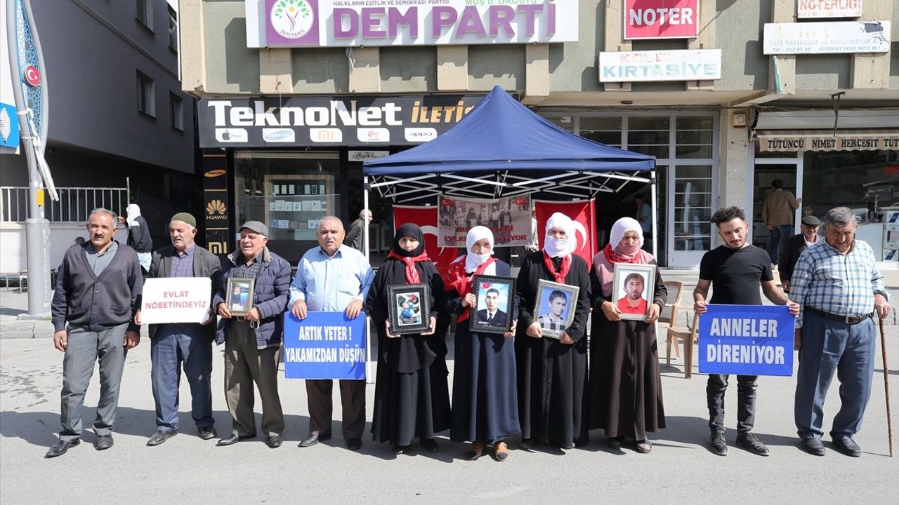Muş'ta Ailelerin Evlat Nöbeti Devam Ediyor