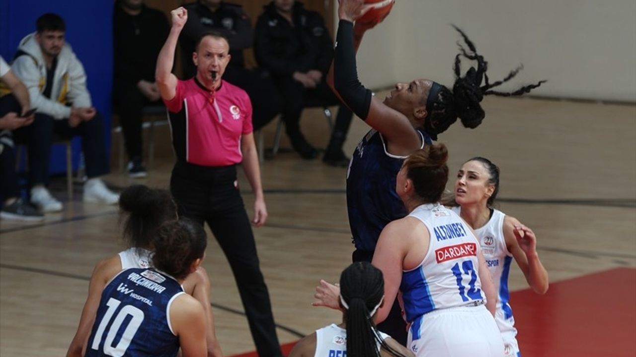 Nesibe Aydın Kadın Basketbol Takımı Dardanel Çanakkale'yi Geçti