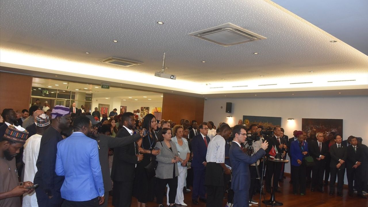 Nijerya'da Cumhuriyet'in 102. Yılı Kutlaması