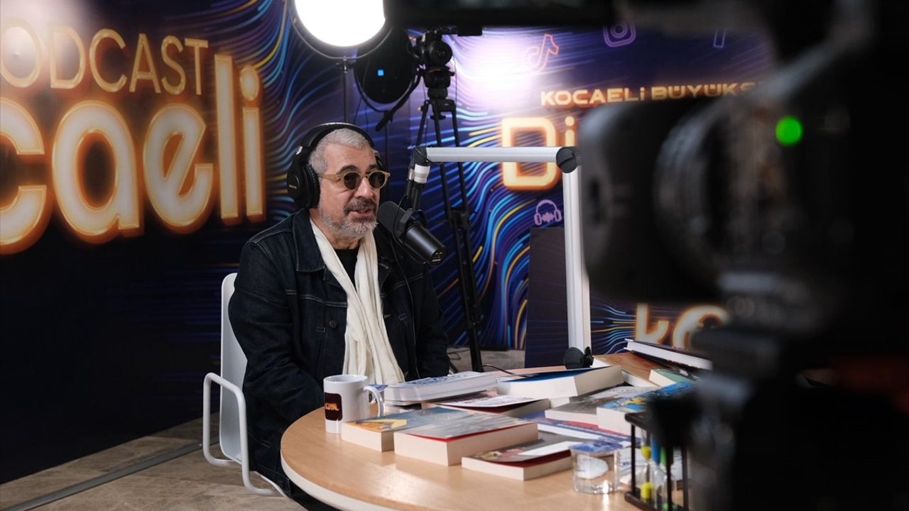 Okan Bayülgen'den Kocaeli Kitap Fuarı'nda Filistin Vurgusu