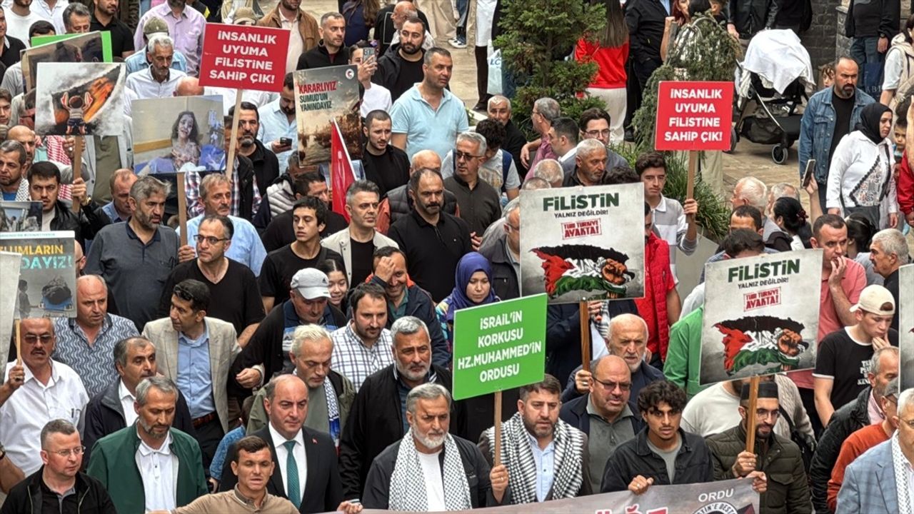 Ordu ve Bayburt'ta Küresel Sumud Filosu'na Destek Yürüyüşleri Düzenlendi