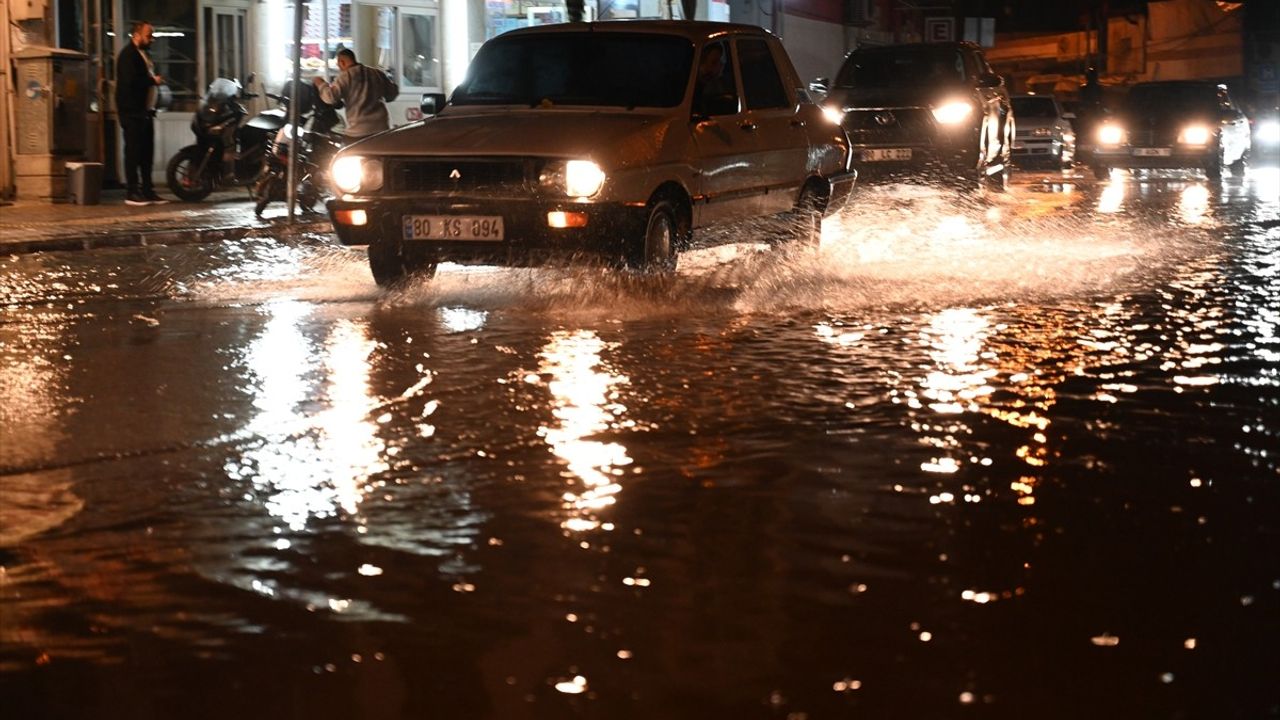 Osmaniye'de Sağanak Yağış Hayatı Olumsuz Etkiledi