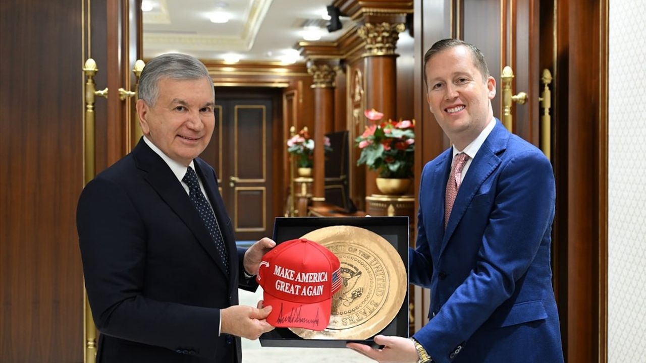 Özbekistan Cumhurbaşkanı Mirziyoyev ile ABD Temsilcisi Gor Arasında Zirve Görüşmesi