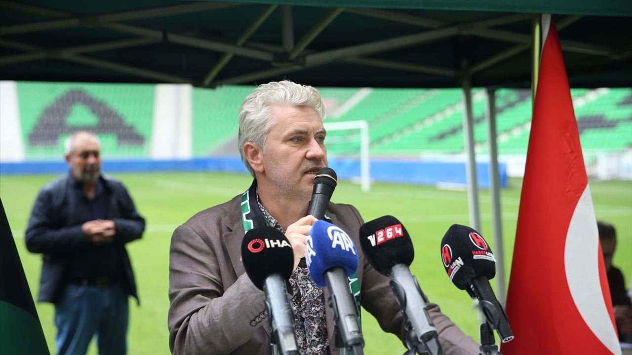 Sakaryaspor'da Başkanlık Devamı: Muhammet Kıratlı Yeniden Seçildi