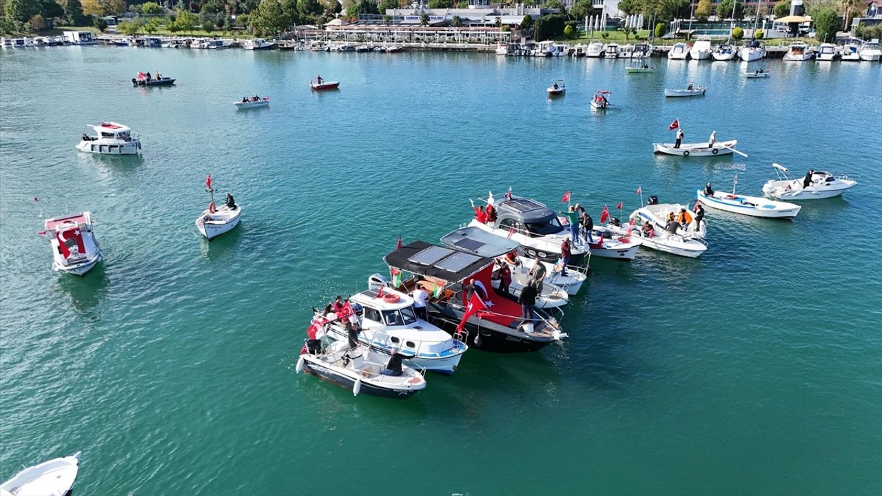 Samsun'da Ay Yıldız Koreografisiyle Cumhuriyet Coşkusu