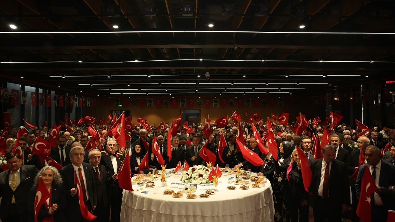 Samsun'da Cumhuriyet'in 102. Yılı Resepsiyonu Duygusal Anlarla Kutlandı