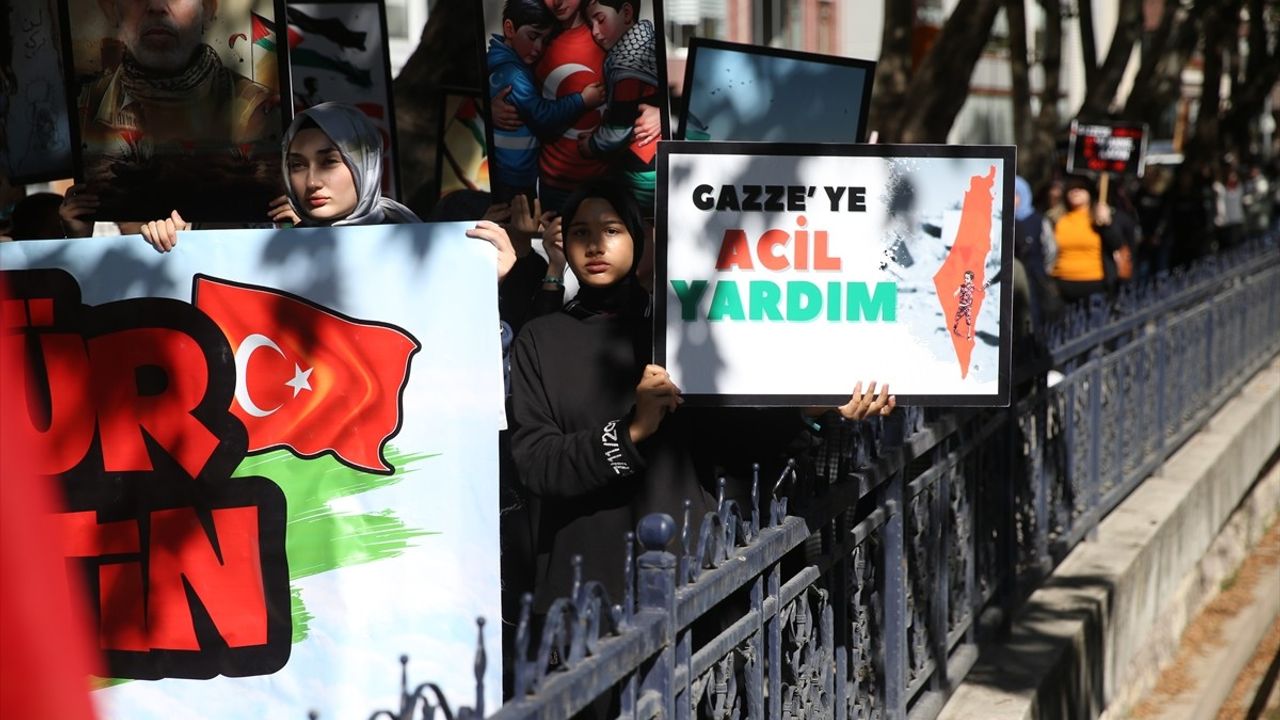 Samsun ve Çevre İllerde 'Gazze İçin Sessiz Çığlık' Etkinliği Düzenlendi