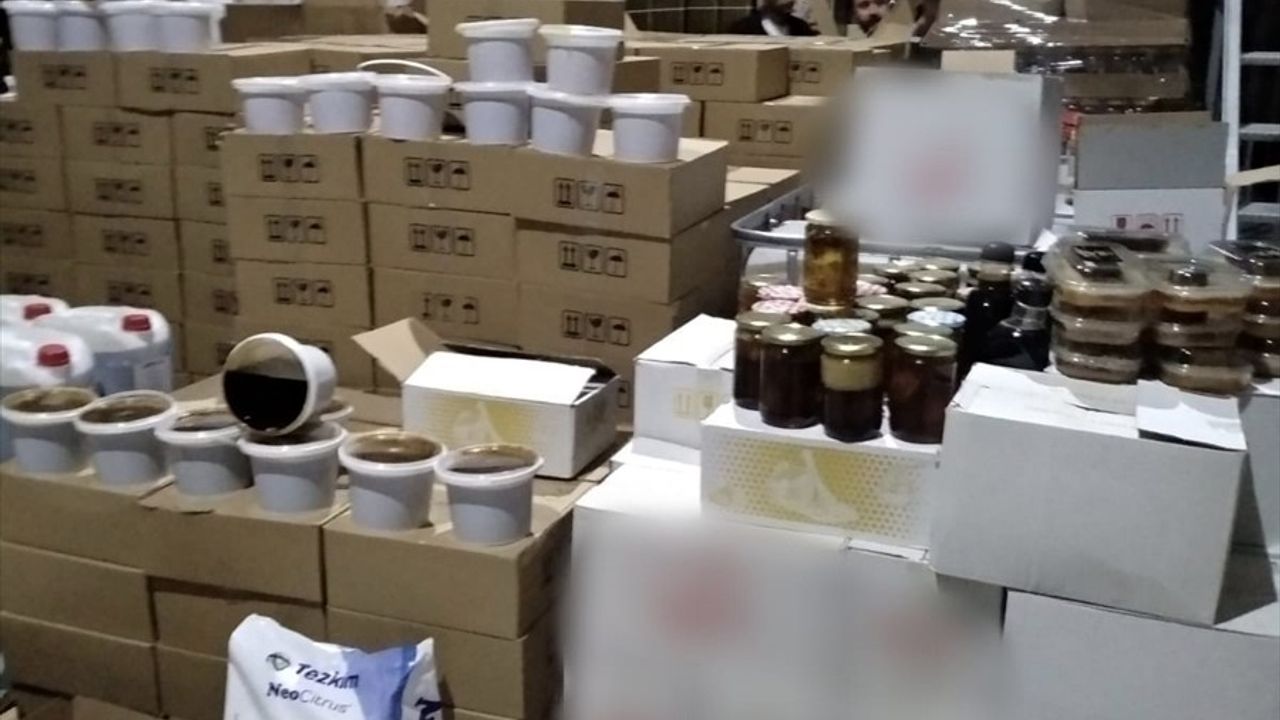 Şanlıurfa'da 20 Tondan Fazla İzinsiz Gıda Ürünü Ele Geçirildi