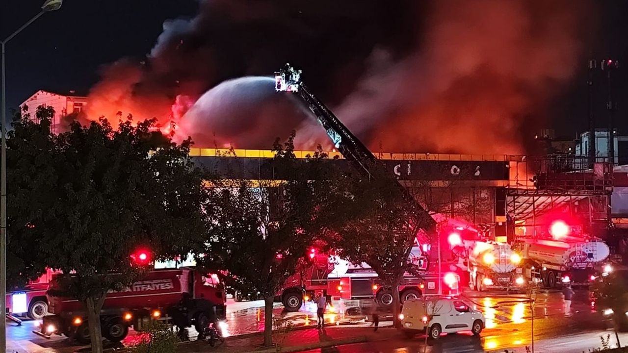 Şanlıurfa'da İş Yerinde Yangın Çıktı
