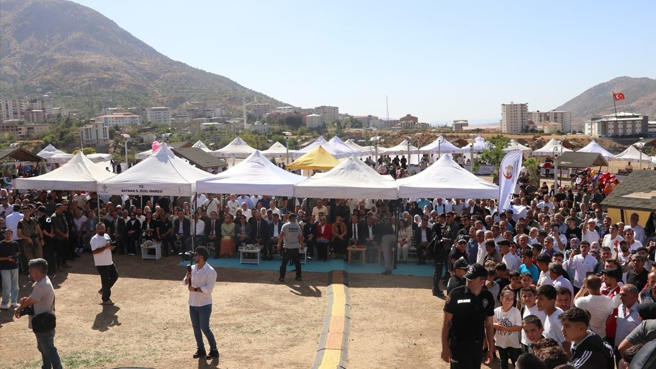 Sason'da Bal, Ceviz ve Çilek Festivali Coşkusu