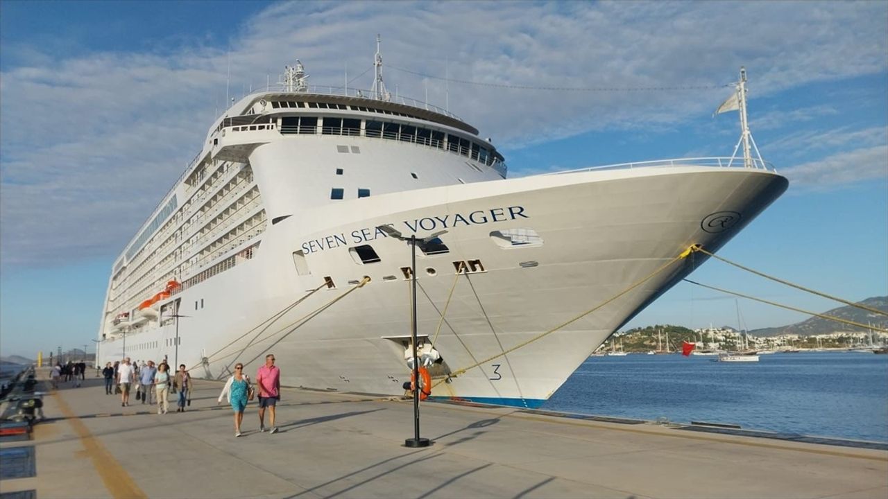 Seven Seas Voyager Kruvaziyeri Bodrum Limanı'na Ulaştı