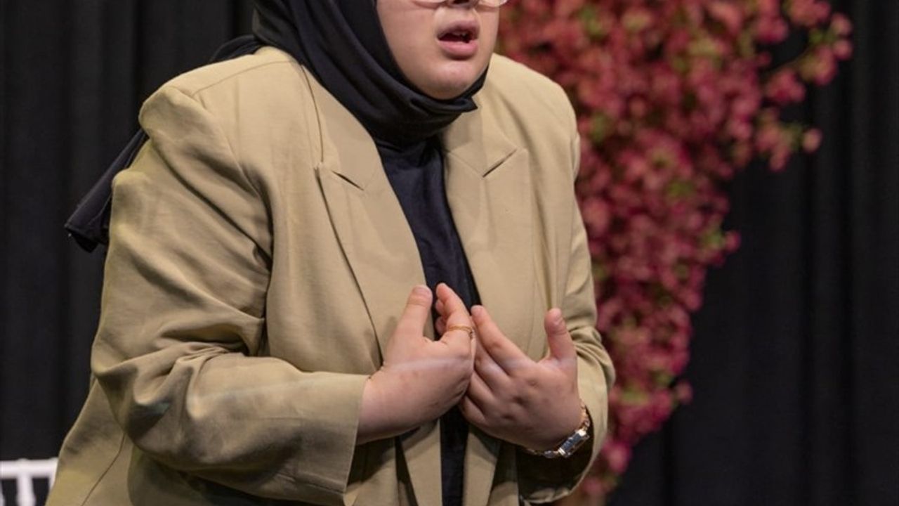 Şevval Çakar Bakırköy'de Stand-Up Gösterisiyle Sahne Aldı