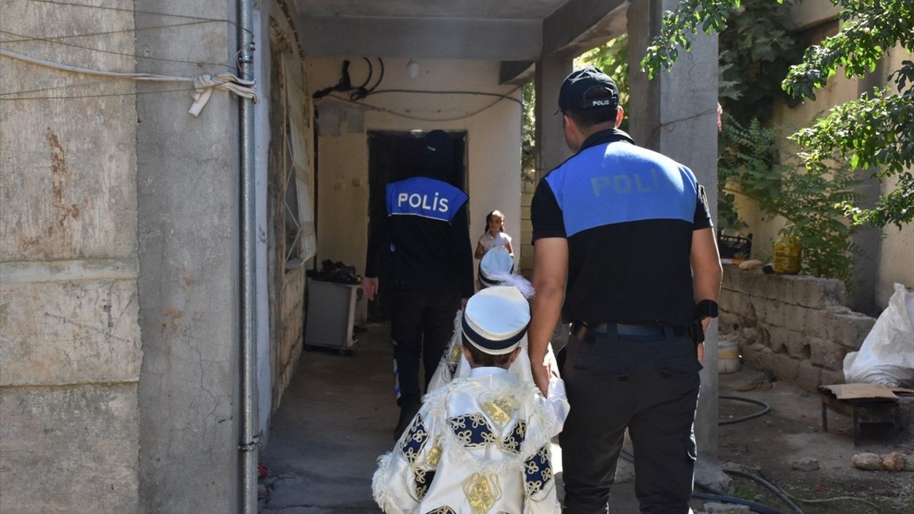Siirt'te 600 Çocuğa Sünnet Desteği: Kirvem Polis Olsun Projesi