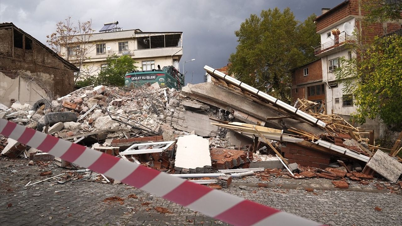 Sındırgı'da Deprem Öncesi Boşaltma Hayat Kurtardı